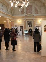 intro exhibitions